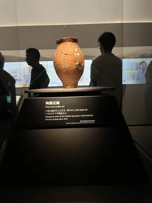 陶圈足罐展陈