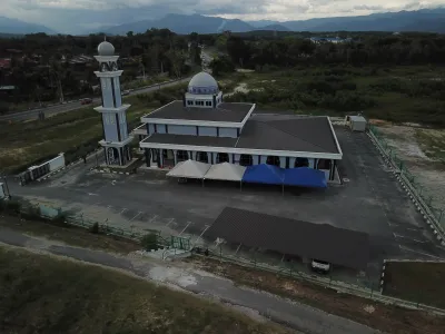 Suburban Mosque Complex