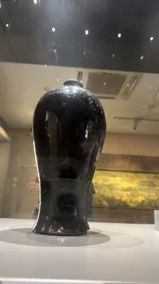 黑釉梅瓶