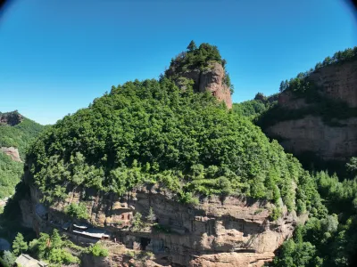 丹霞石窟景区