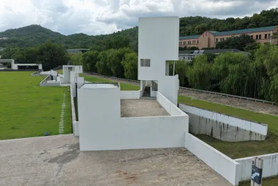 白色现代建筑