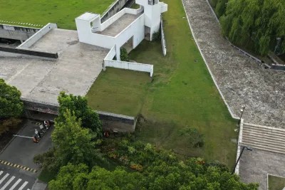 白色公共建筑群
