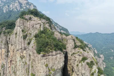 观音洞与悬崖石阶